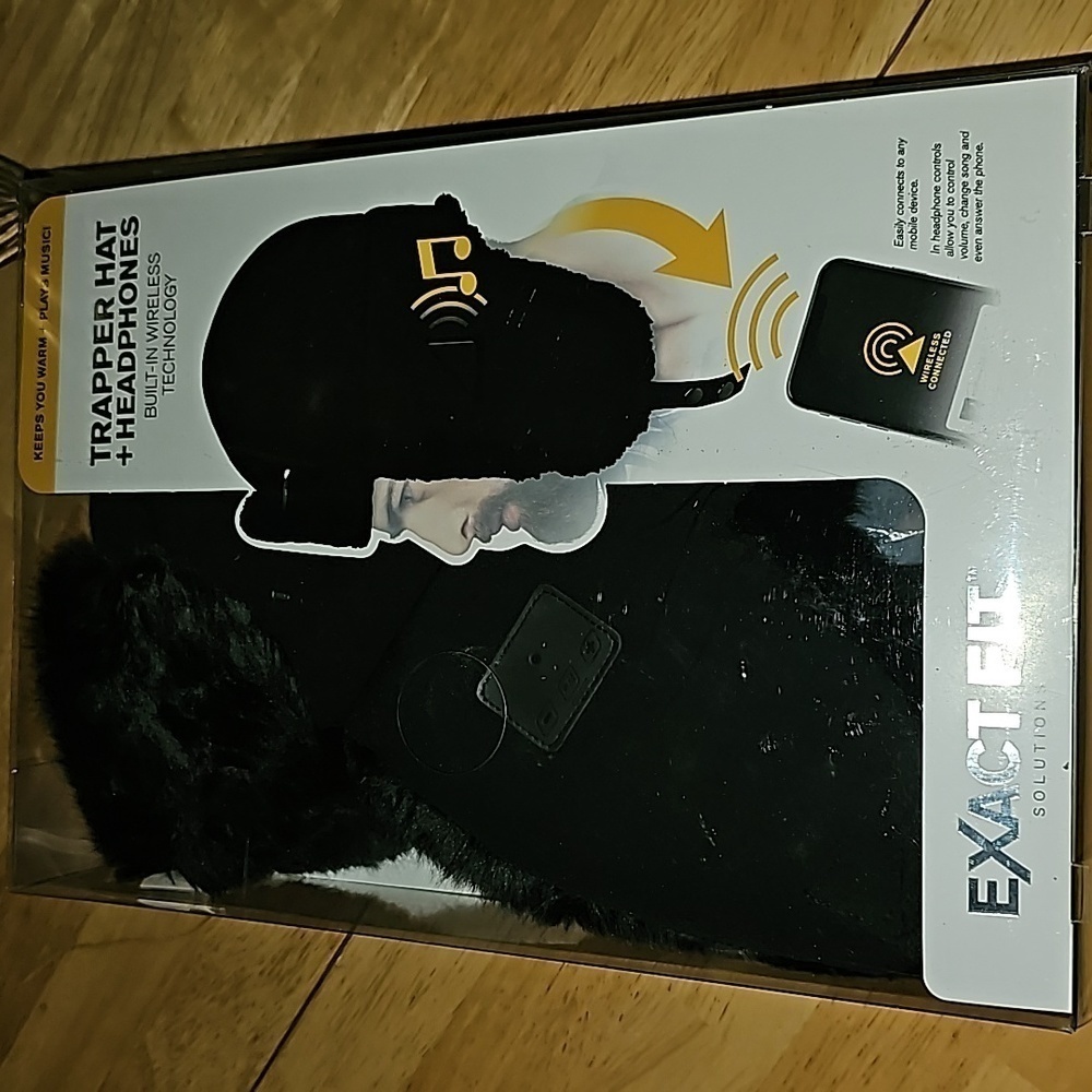 TRAPPER HAT + HEADPHONES